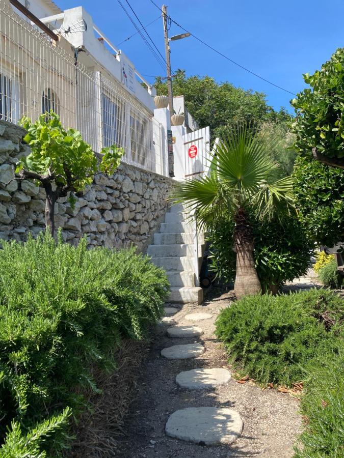 La Flibuste des Goudes: Calanques Seaside Retreat with Gardens Villa Marseille Exterior photo